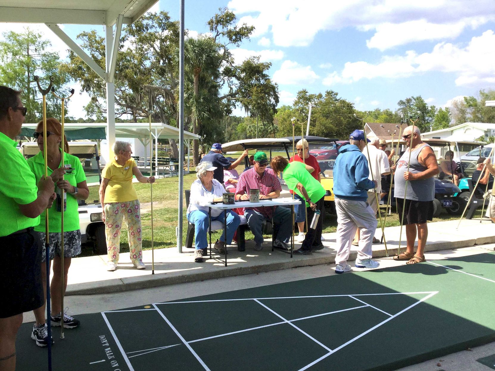 Buttonwood Bay holds shuffleboard tournament